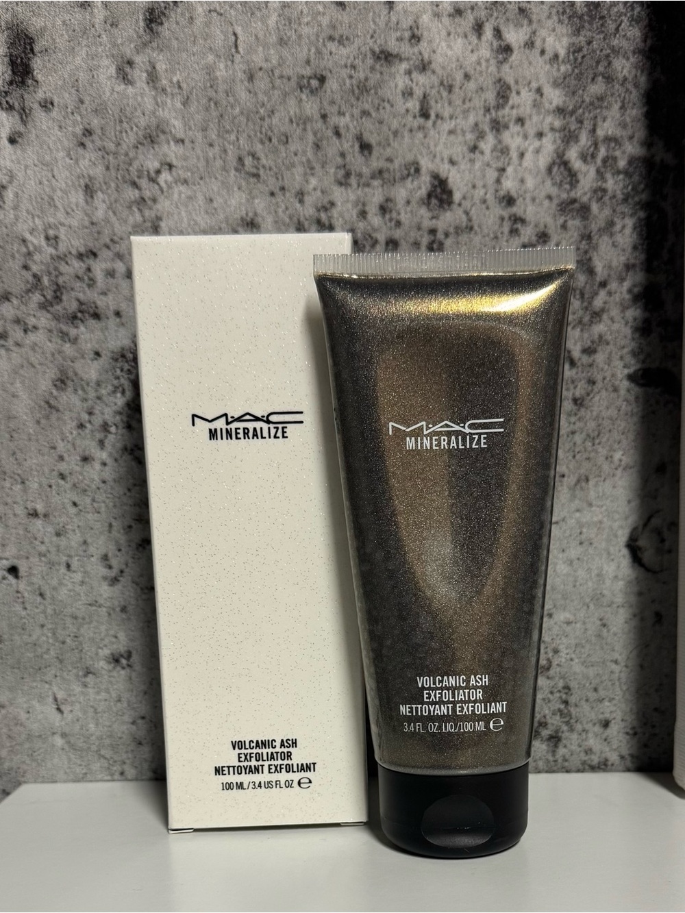 MAC cosmetics Volcanic Ash Exfoliator